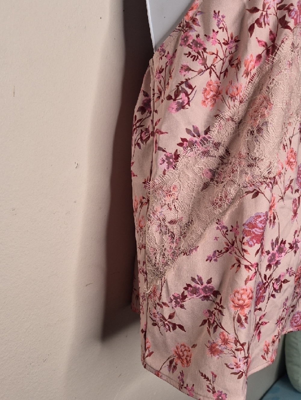 Daytrip Blush Floral Lace-Trim Cami - Picture 5 of 12